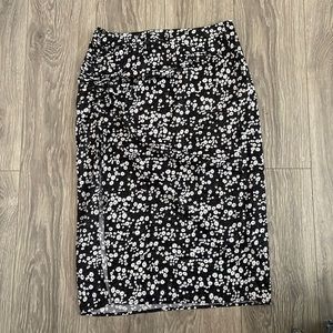 SHEIN Split Thigh Ditsy Floral Skirt